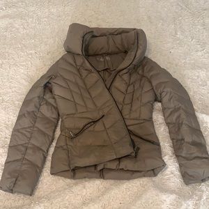 Micheal kors jacket. Lightly worn great quality.